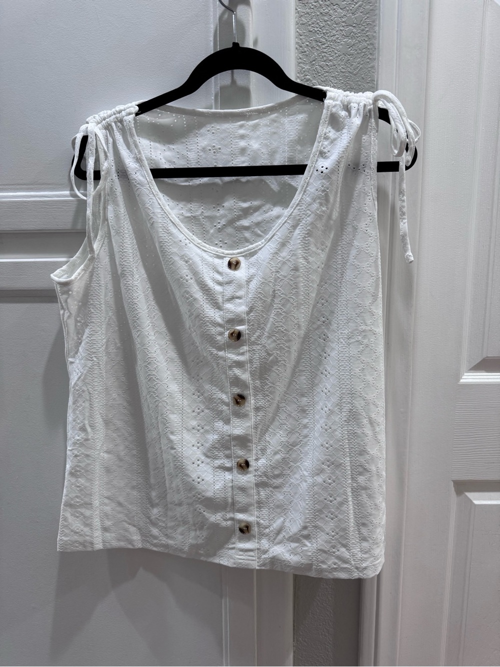 Cupshe Eyelet Button-Front Tie Shoulder Tank White XL - Picture 14 of 14
